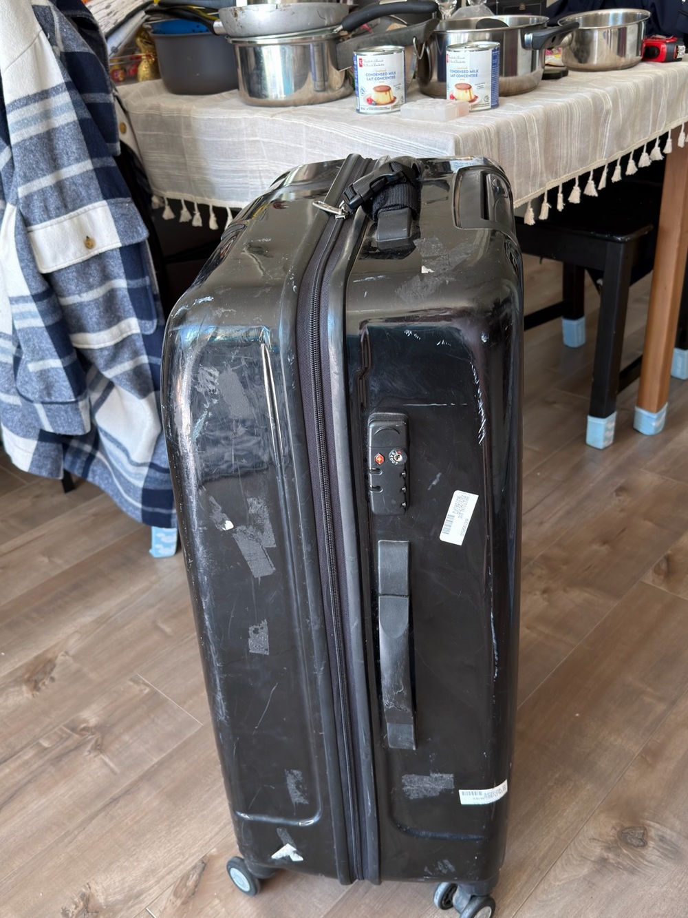 Black Hardshell 360 Spinner Suitcase - Carlton - 23kg space